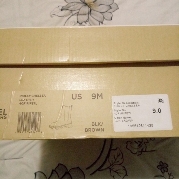 Michael Kors Ridley Chelsea Leather Boots - Picture 10 of 12